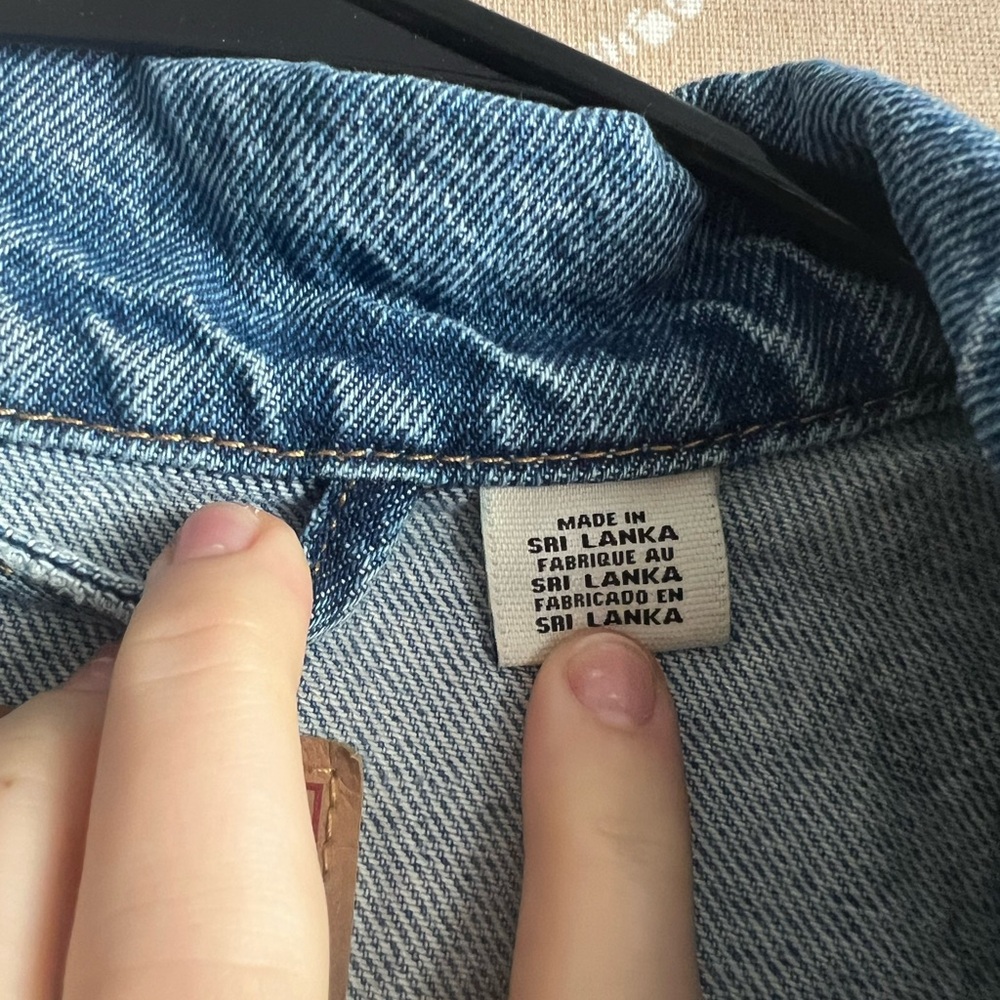 Levi’s Best Selling Original Denim Trucker Jacket Size Small - Picture 6 of 7